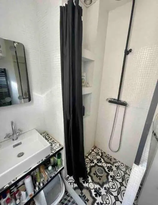 Charmant 2 Pieces A Gambetta Apartment Paris France